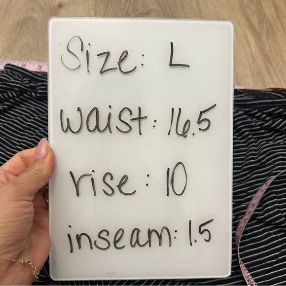 Old Navy Black and White Pajama Shorts Soft Elastic Waist size L - Picture 5 of 5